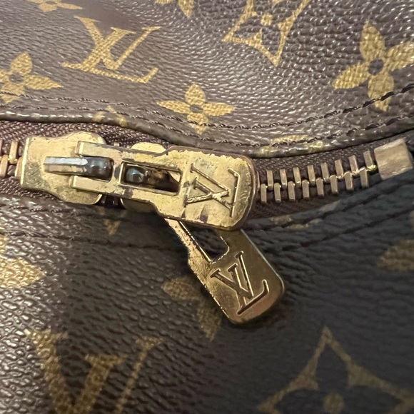 100% AUTHENTIC LOUIS VUITTON MONOGRAM KEEPALL 55
Vintage in good condition!! - Picture 4 of 8